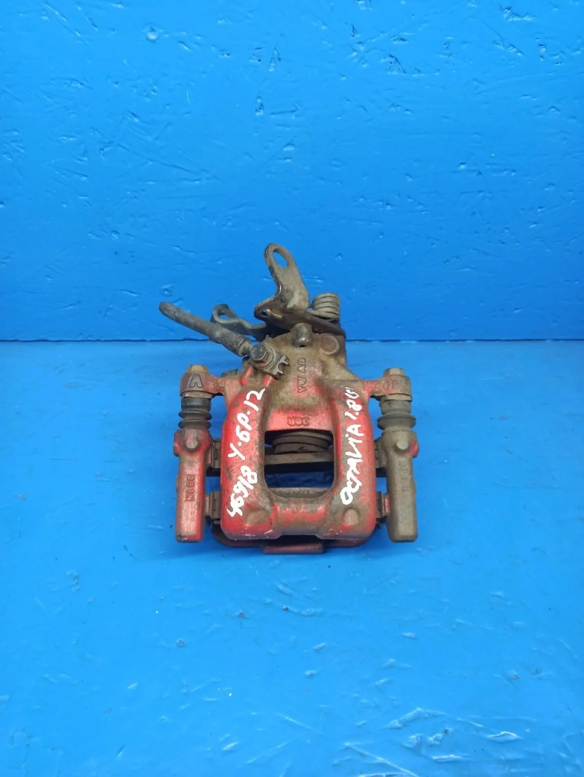 Суппорт задний правый Skoda Octavia A5  FL