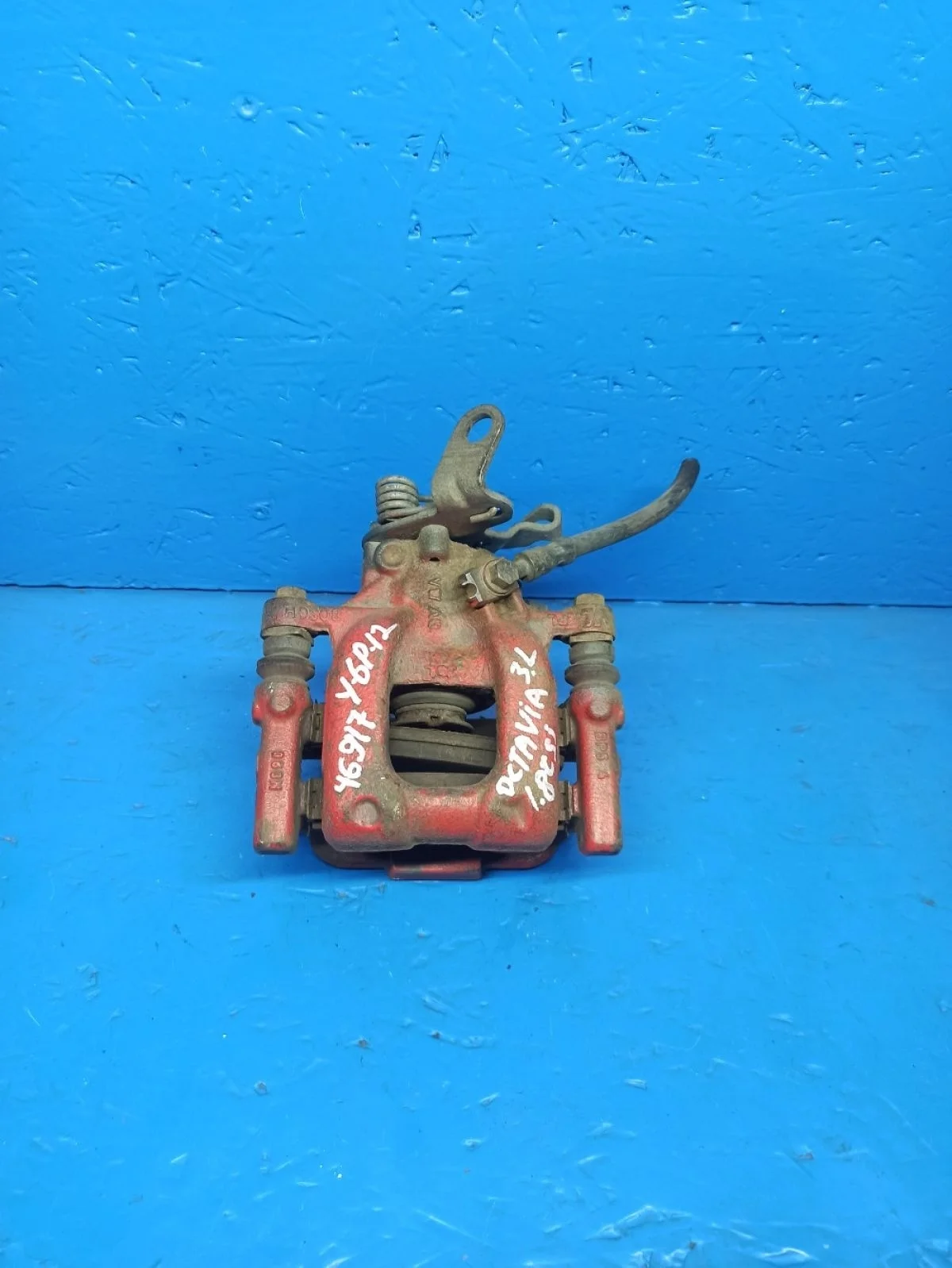 Суппорт  задний левый Skoda Octavia A5  FL