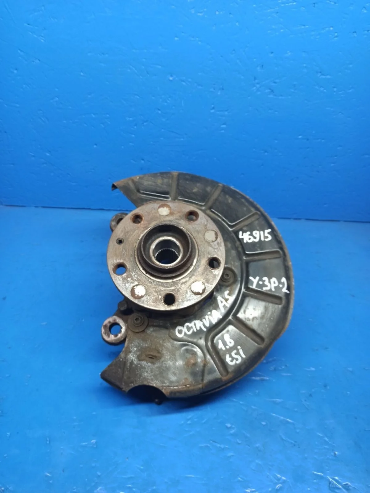 Кулак поворотный пер лев Skoda Octavia A5