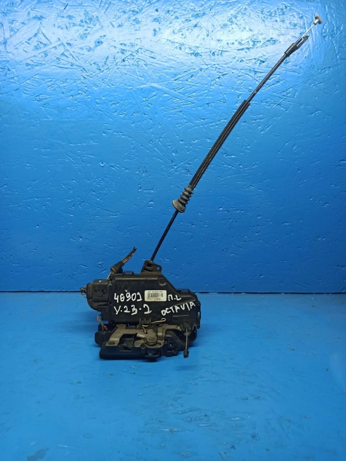 Замок двери передней левой Skoda Octavia A5 FL