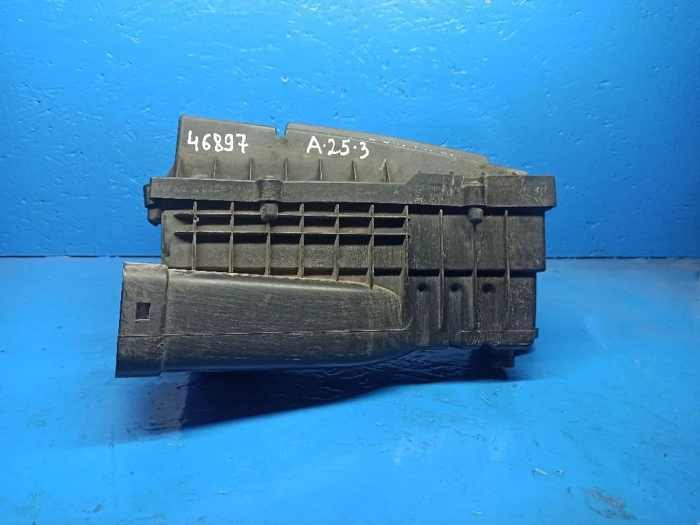 Корпус воздушного фильтра Skoda Octavia A5  1.8T