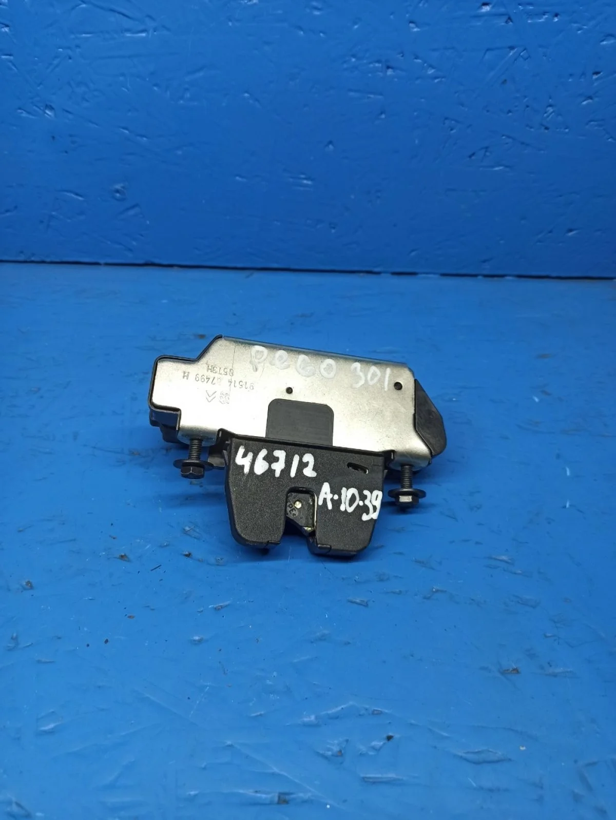 Замок багажника Peugeot 301