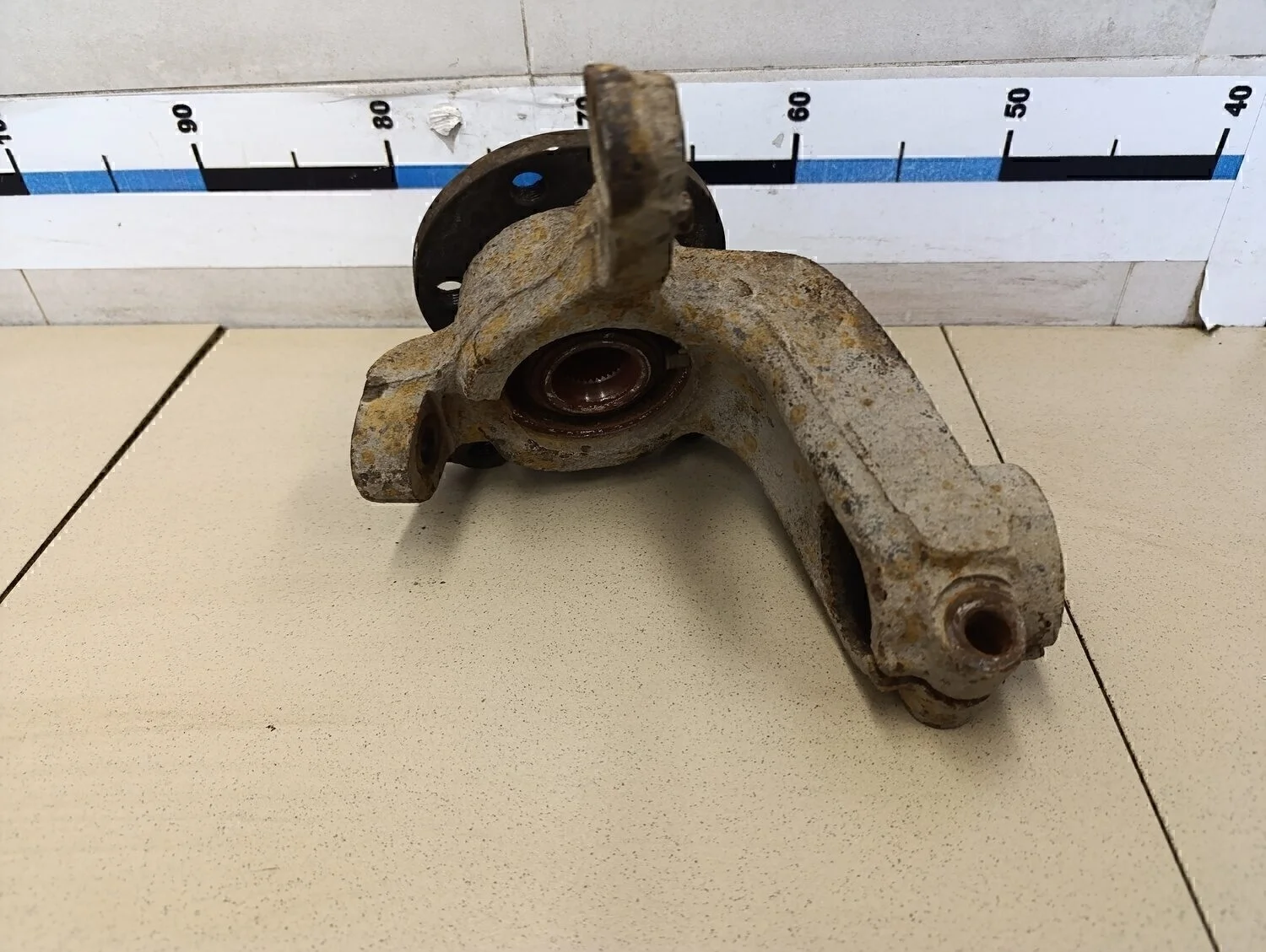 Кулак поворотный передний левый Fabia 1999-2006