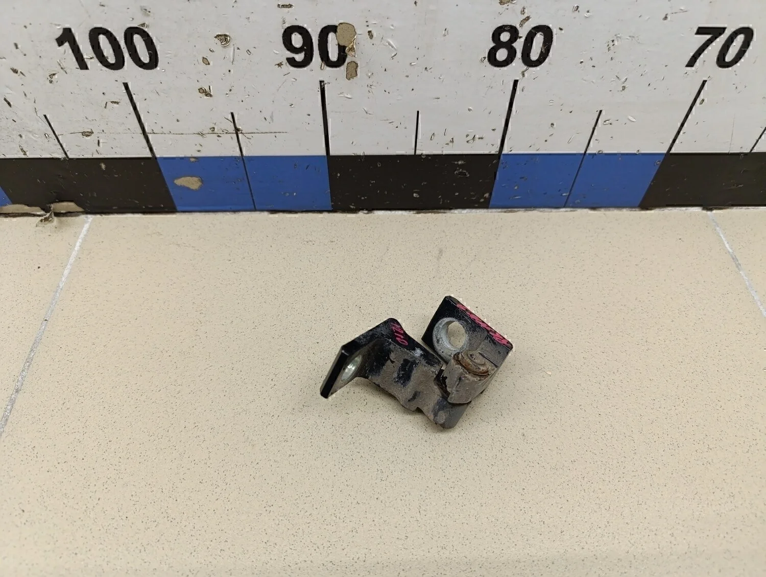 Петля двери Polo (Sed RUS) 2011>