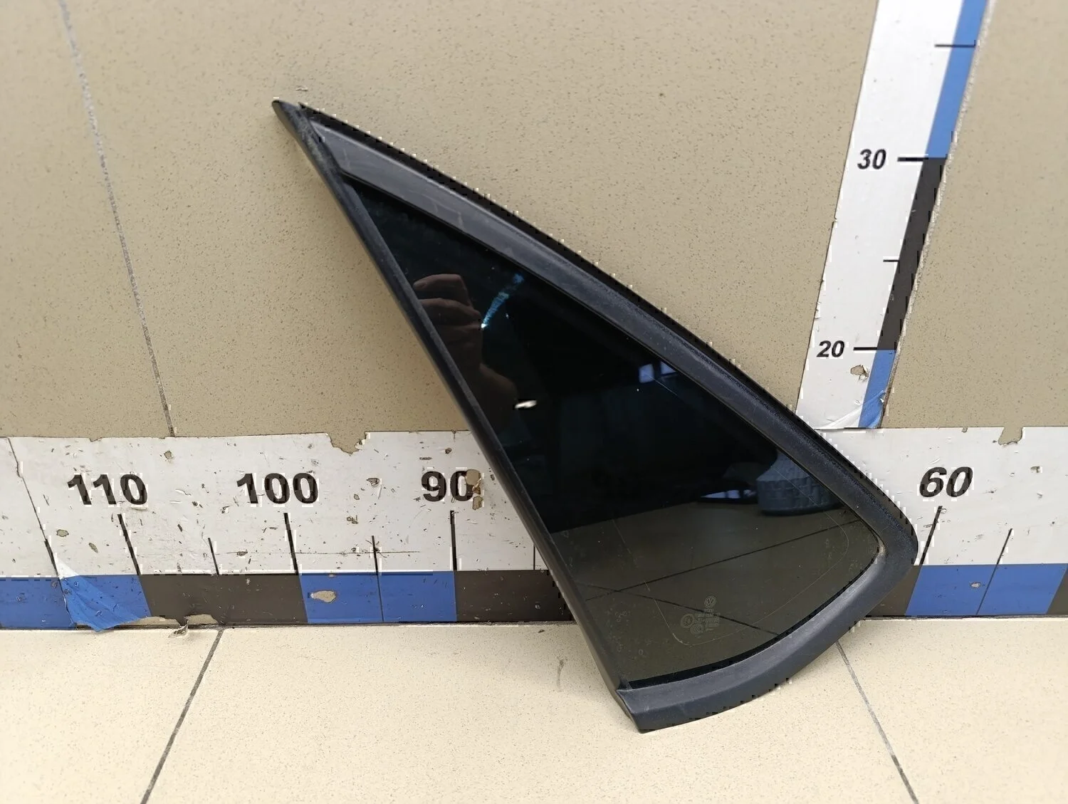 Стекло кузовное глухое левое Polo (Sed RUS) 2011>