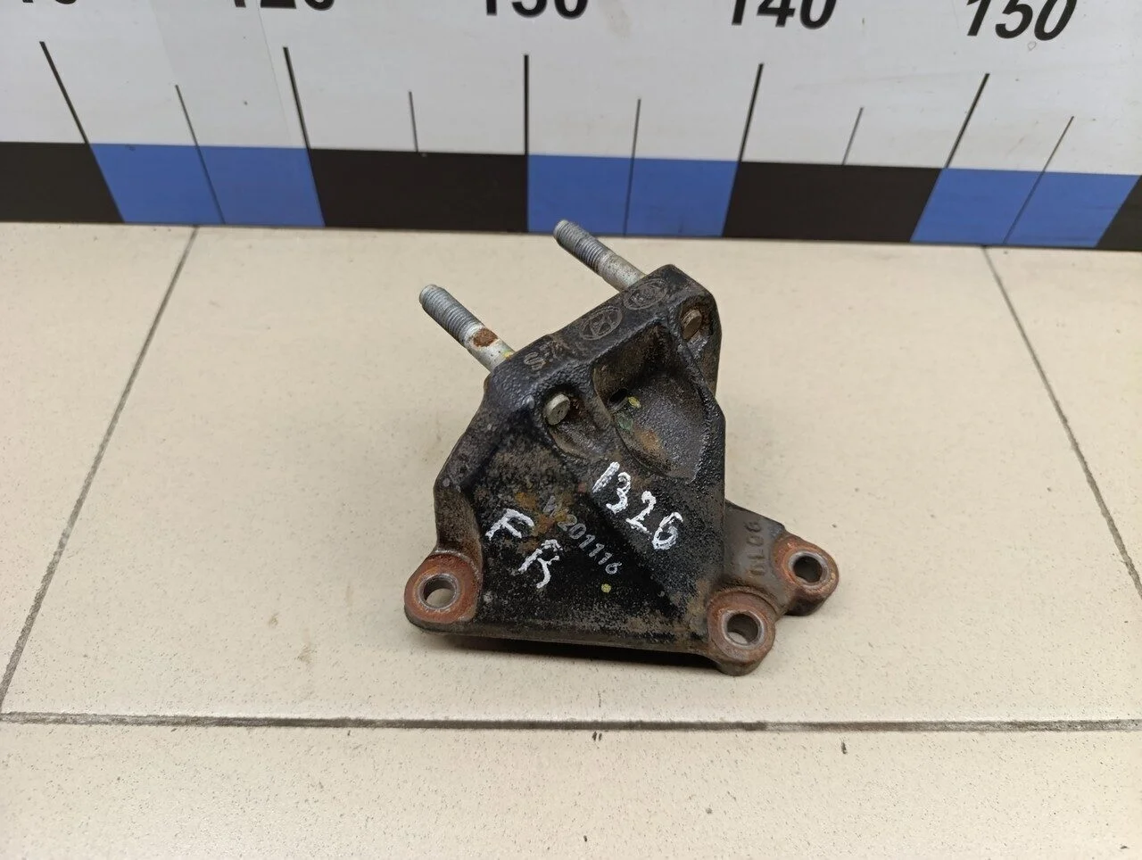 Кронштейн двигателя правый Solaris 2010-2017