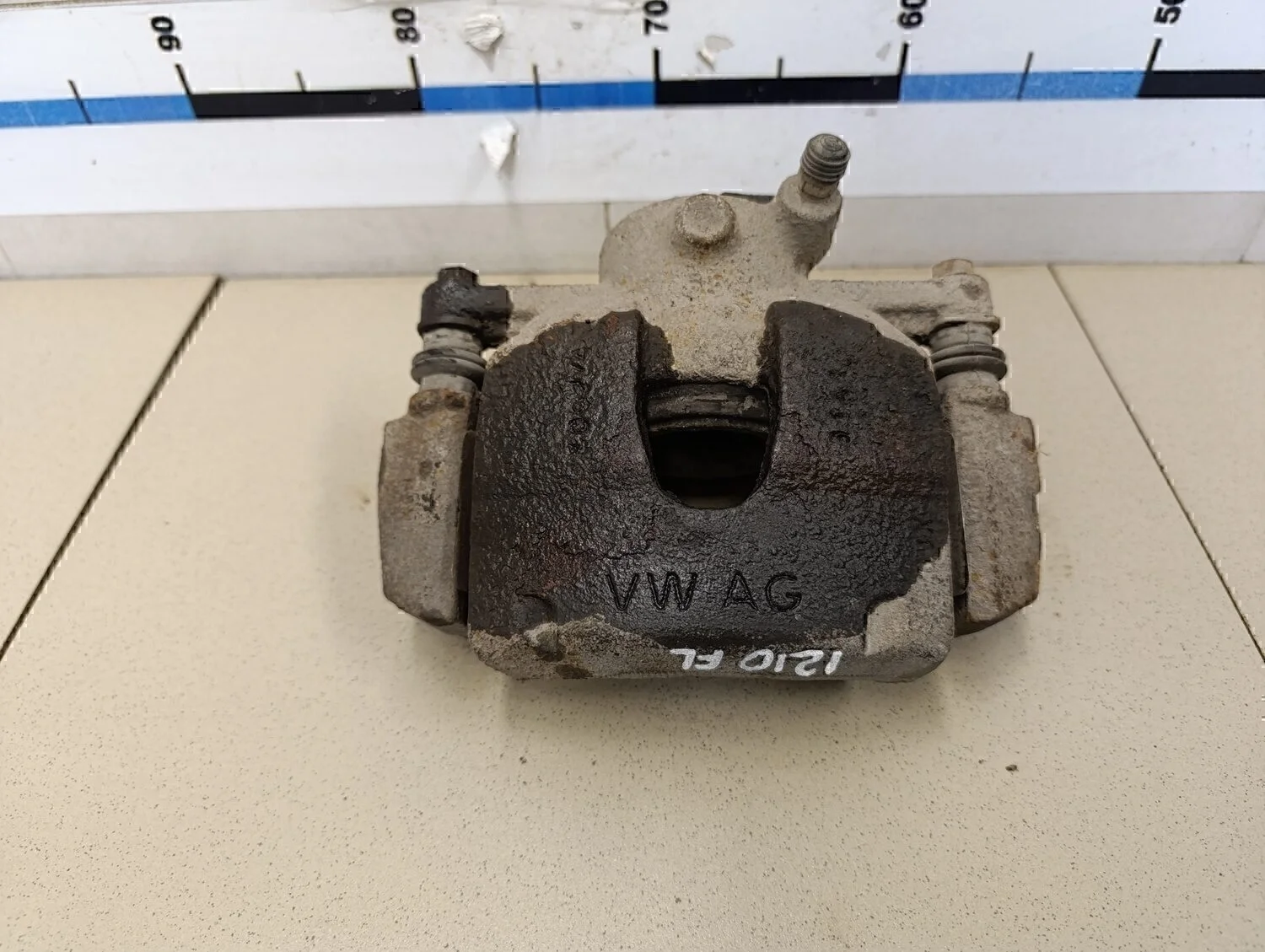 Суппорт передний левый Fabia 2007-2015