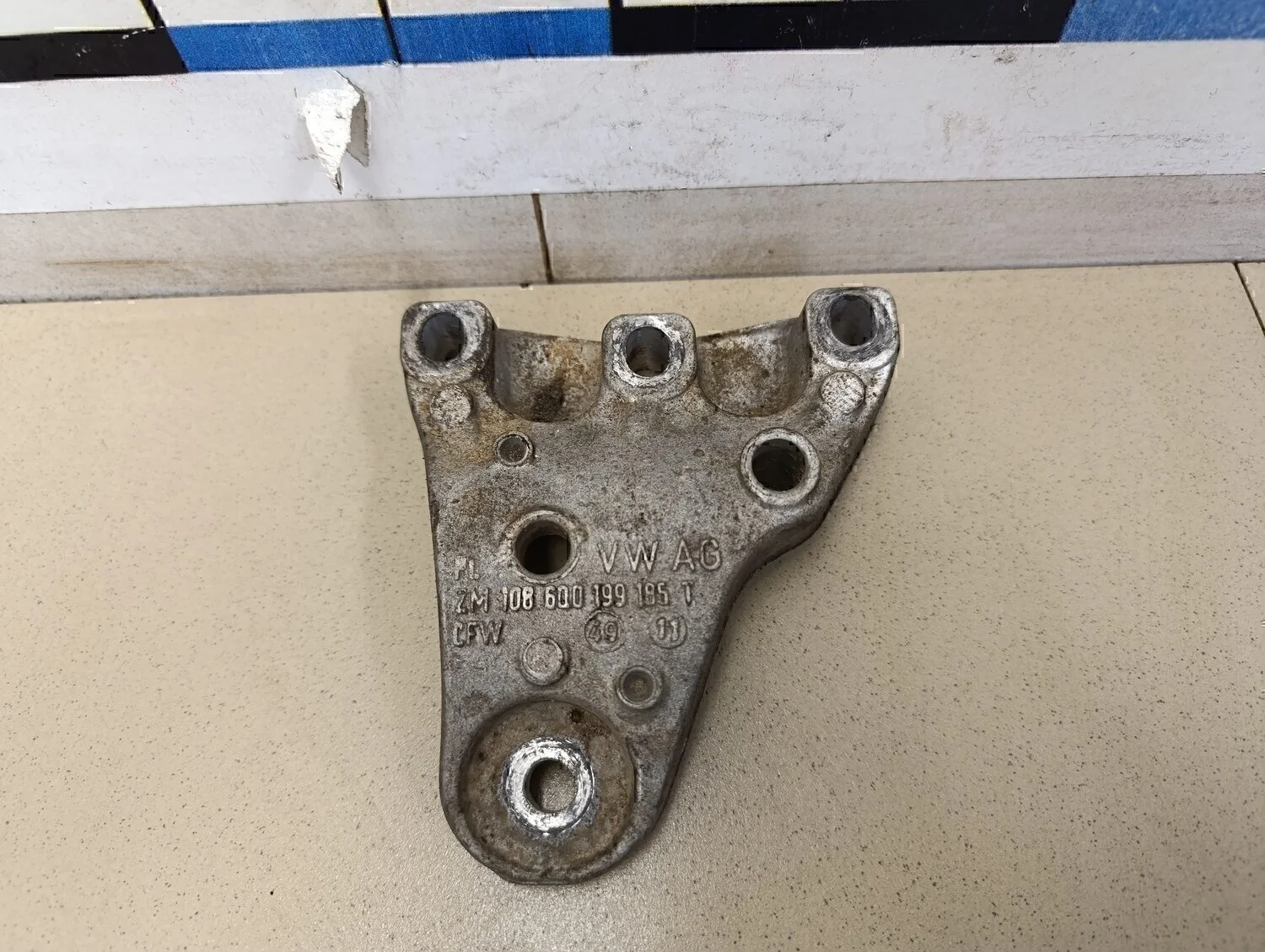 Опора двигателя правая Fabia 2007-2015