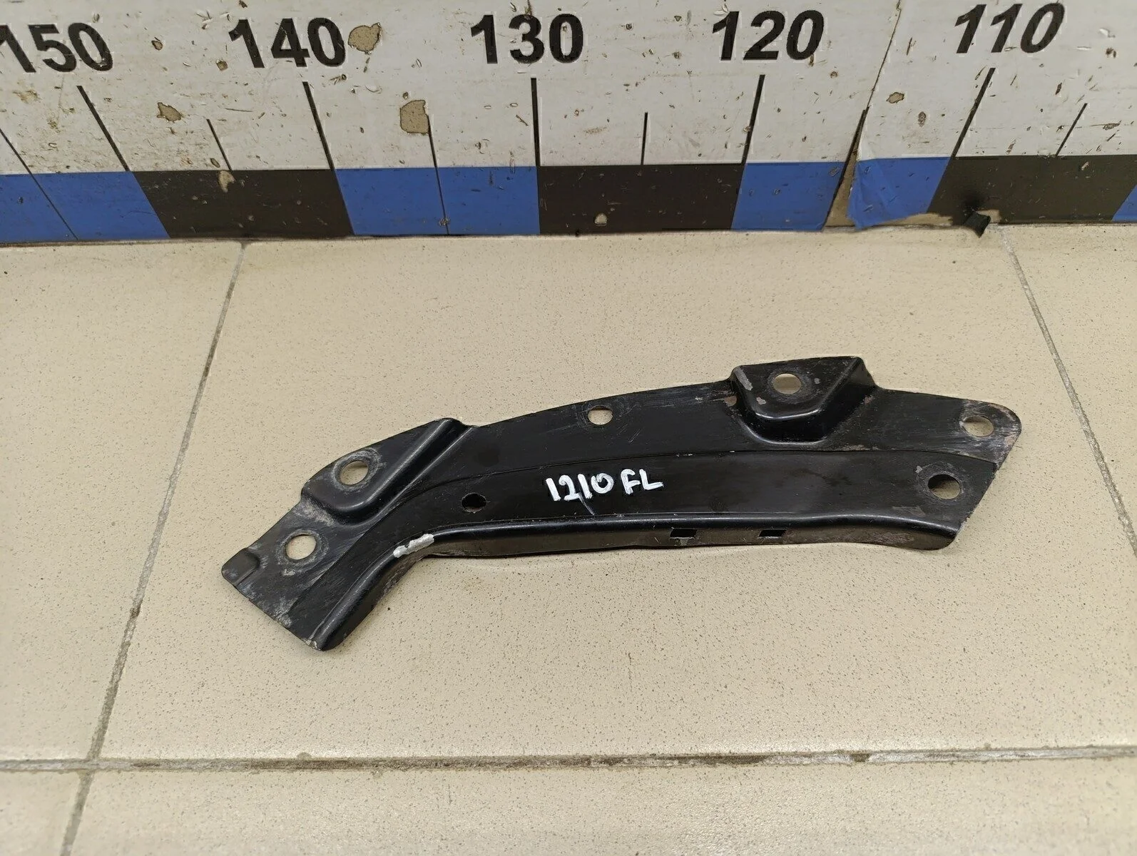 Кронштейн фар левый Polo (Sed RUS) 2011>