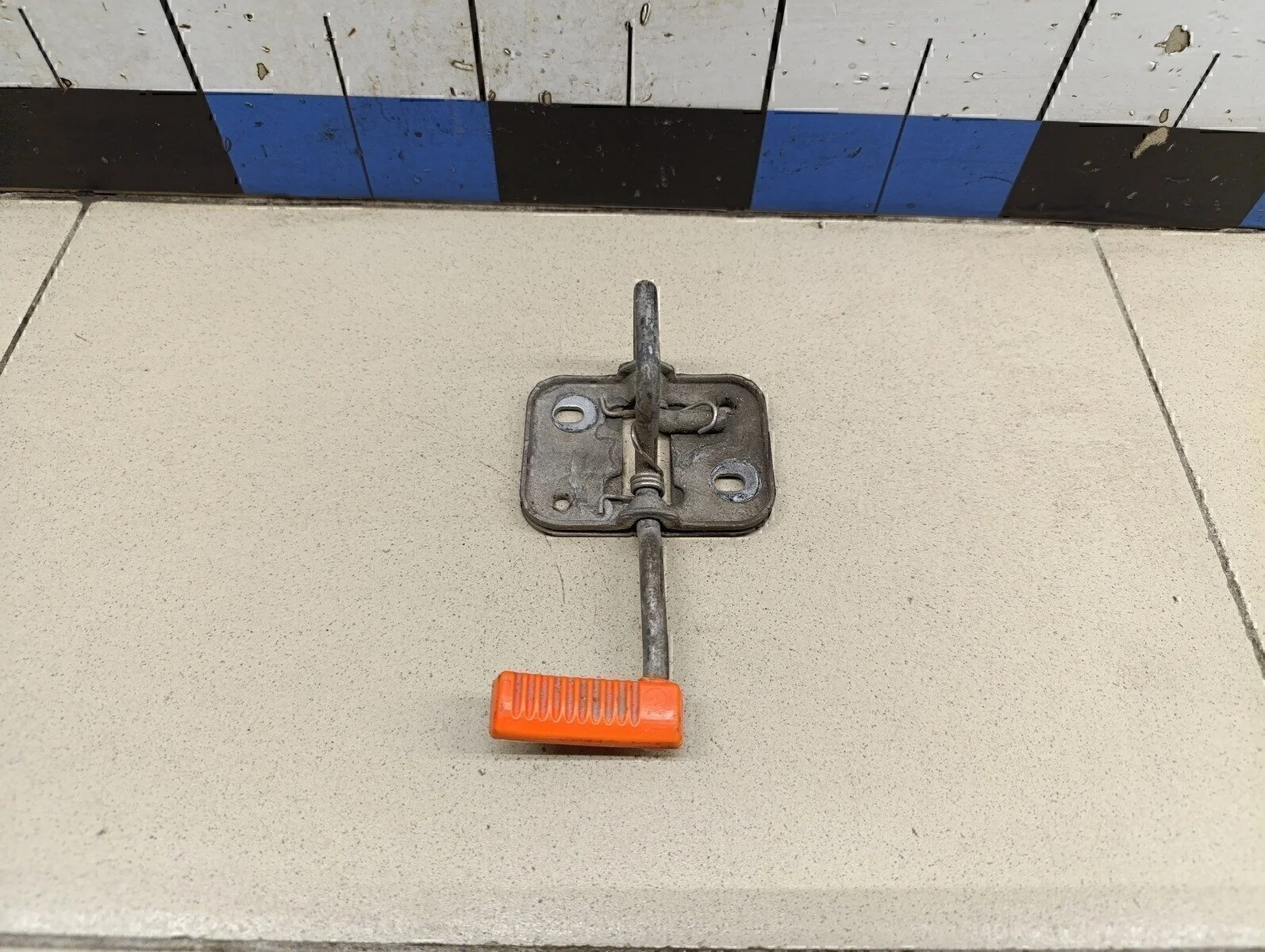 Крючок капота Polo (Sed RUS) 2011>