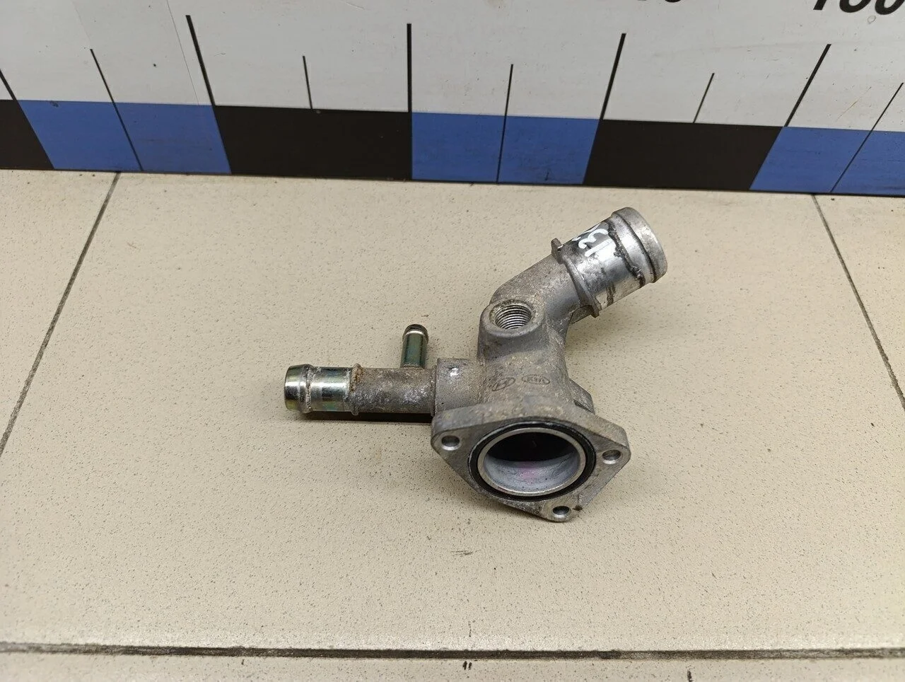 Фланец двигателя системы охлаждения Solaris 2010-2017