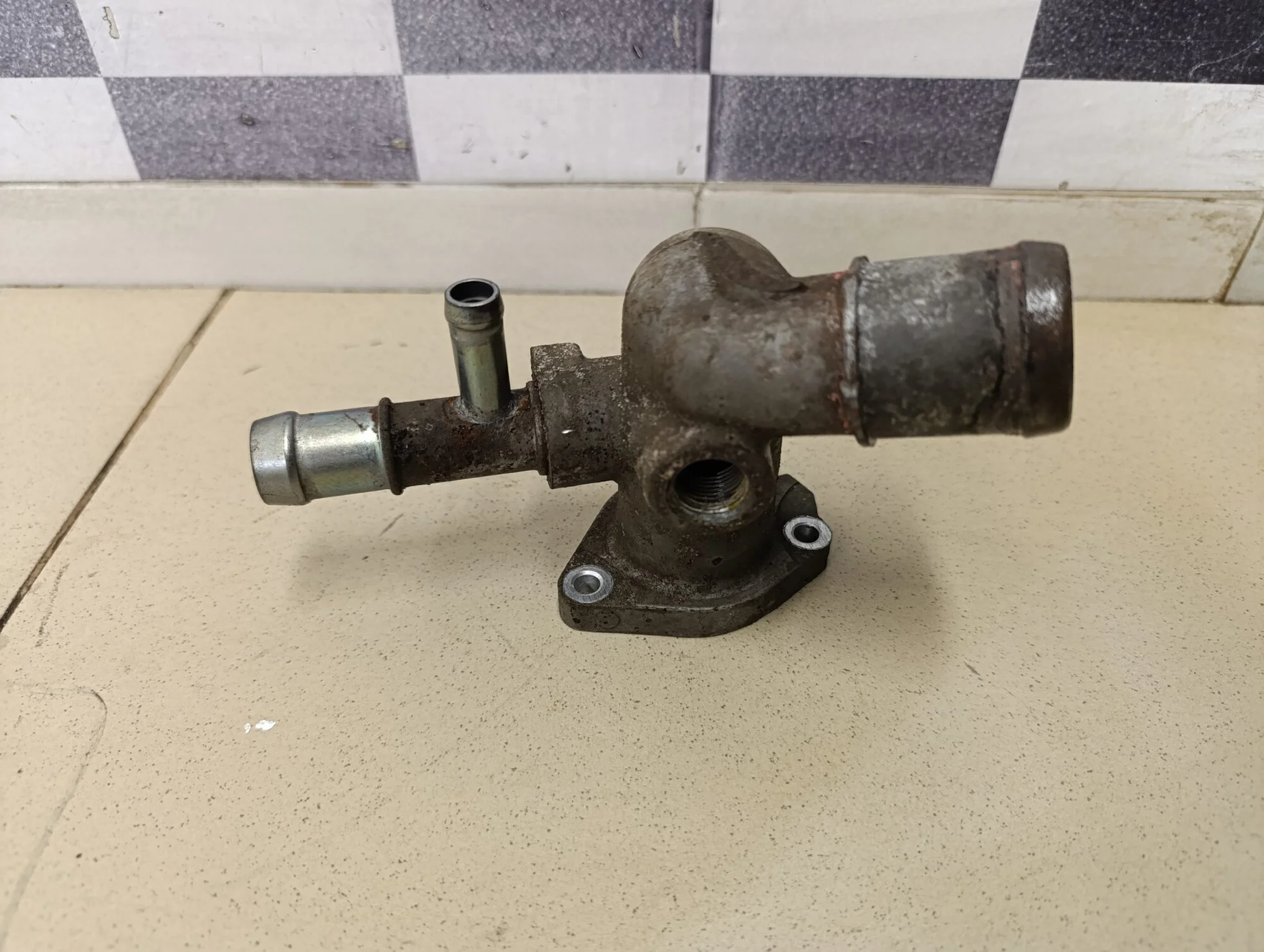 Фланец двигателя системы охлаждения Solaris 2010-2017