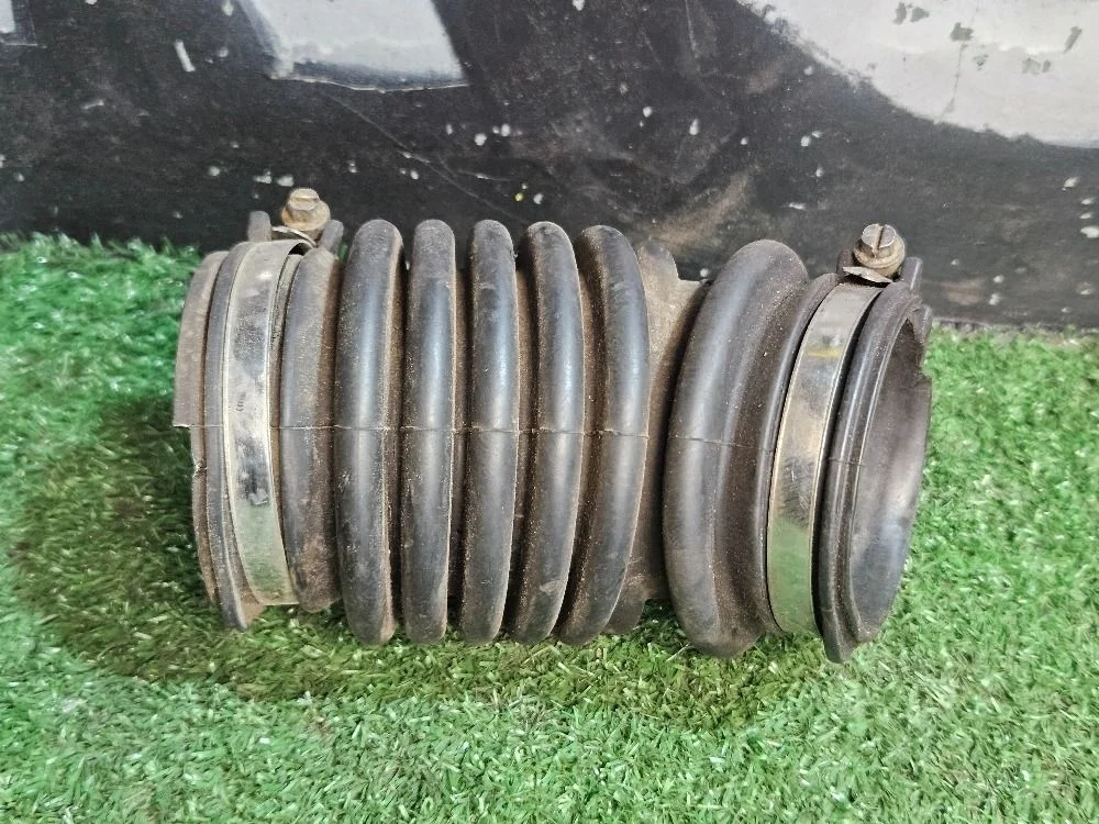 Патрубок воздушного фильтра Ford Focus 2 1.8