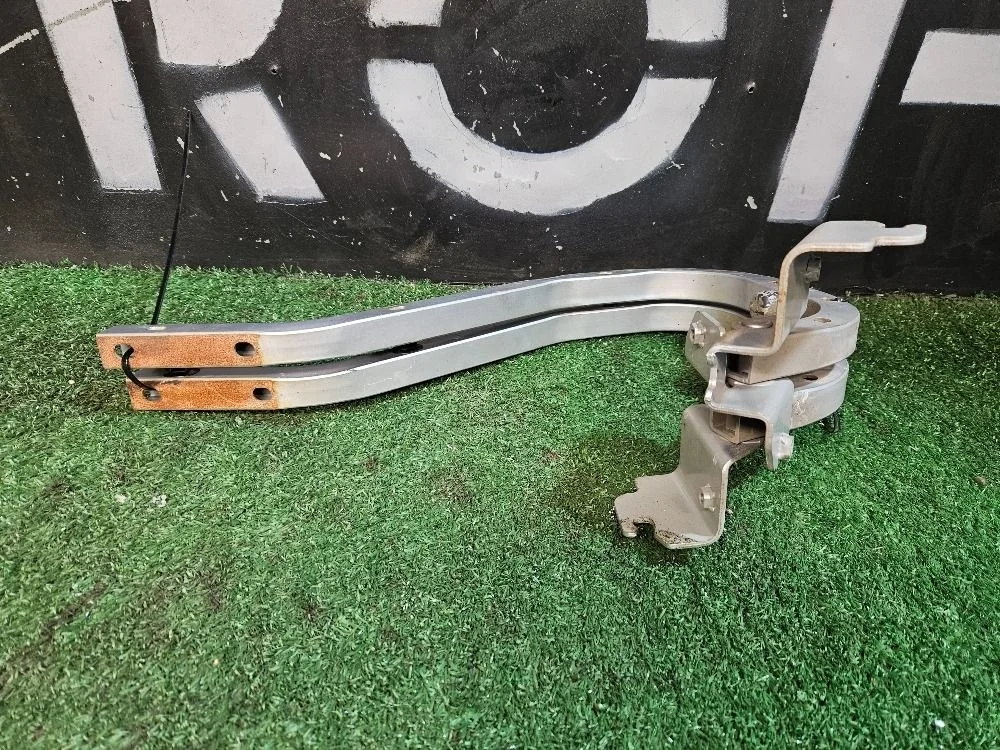 Петли крышки багажника на Lancer 9 седан