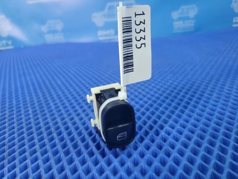 Кнопка стеклоподъемника Mercedes C-Class A2038200210 W203