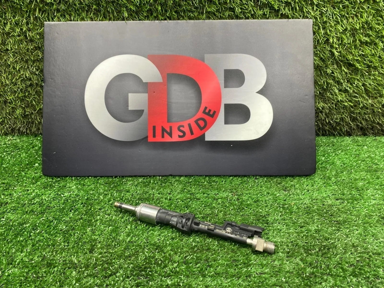 Топливная форсунка BMW X1 23.02.2012 13647597870 E84 N20B20A