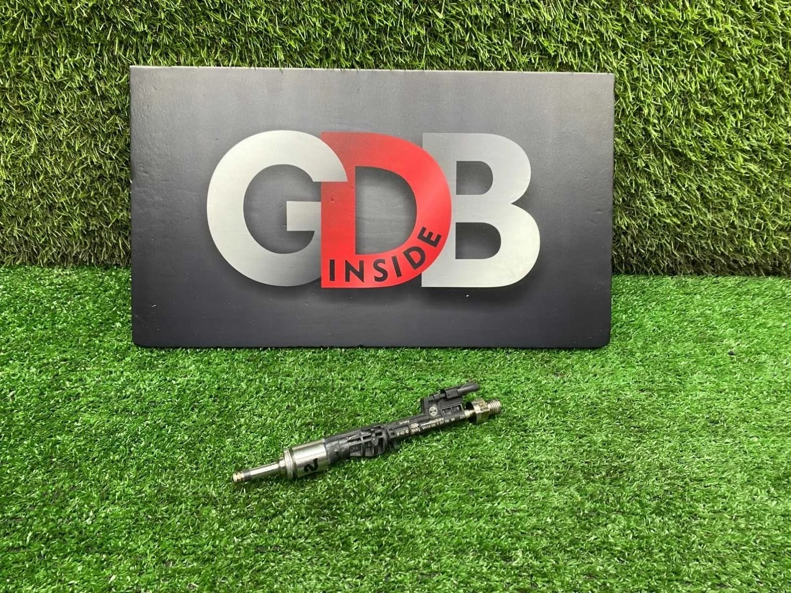 Топливная форсунка BMW X1 23.02.2012 13647597870 E84 N20B20A