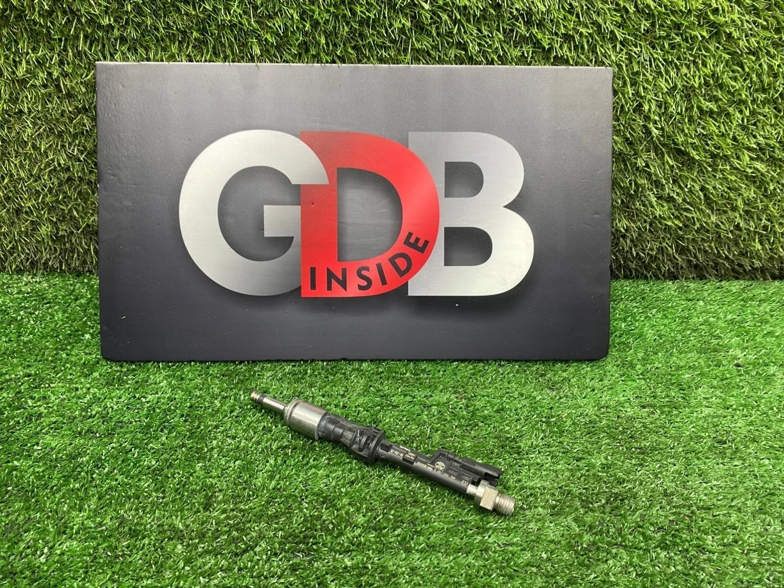 Топливная форсунка BMW X1 23.02.2012 13647597870 E84 N20B20A