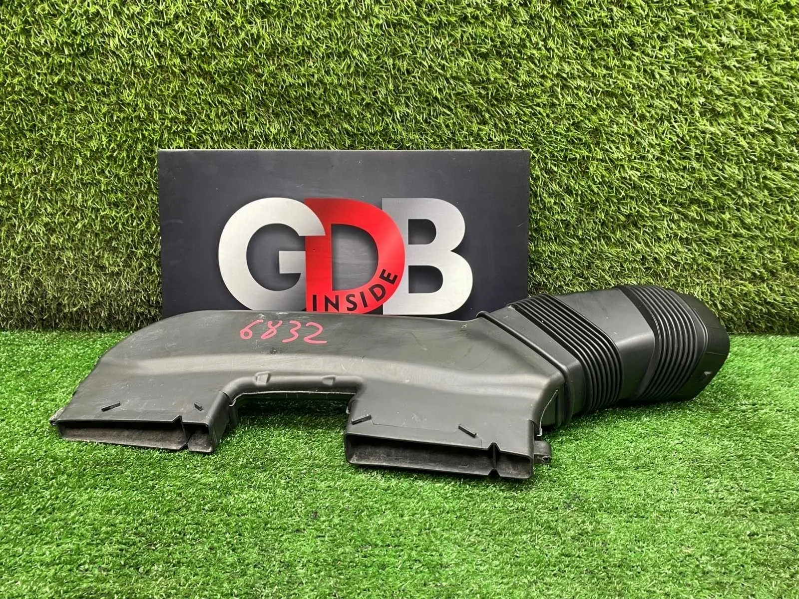 Воздухозаборник BMW X1 23.02.2012 13717541737 E84 N20B20A, передний