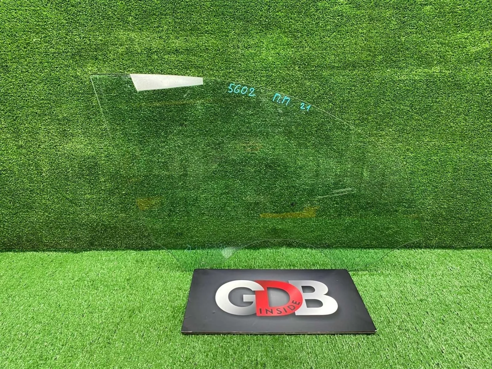 Стекло двери BMW 1 series 22.06.2015 51337242564 F20 N13B16A, переднее правое