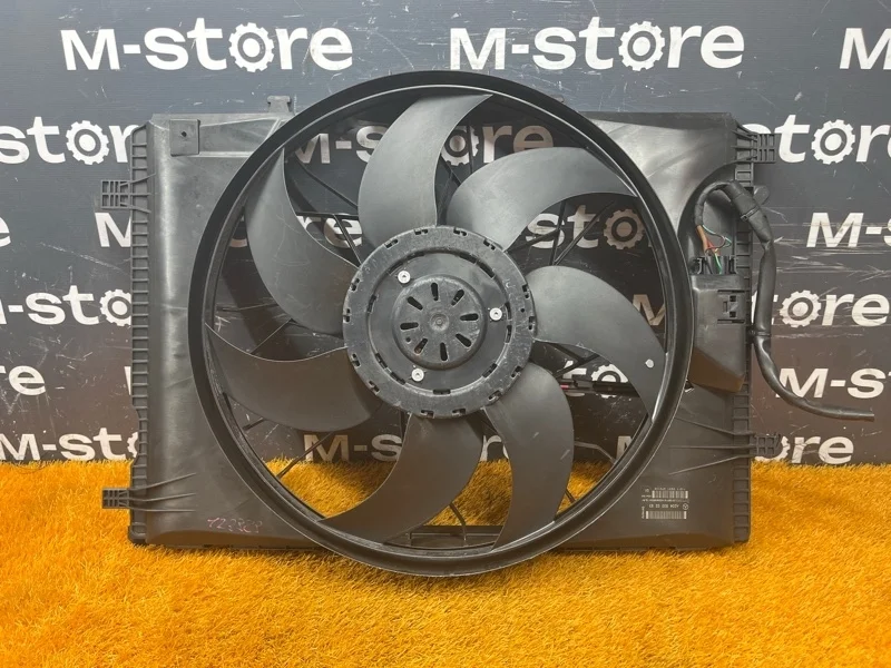 Вентилятор радиатора Mercedes-Benz E-Class 2009 A2045000193 C207 272.961