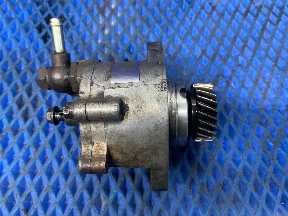 Насос вакуумный Toyota Land Cruiser 80 (1989—1994) б.у