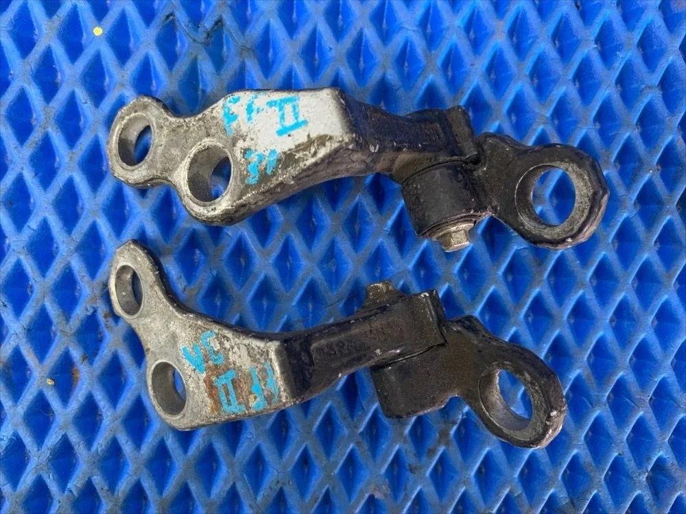 Петля двери Ford Focus II (2005—2008)