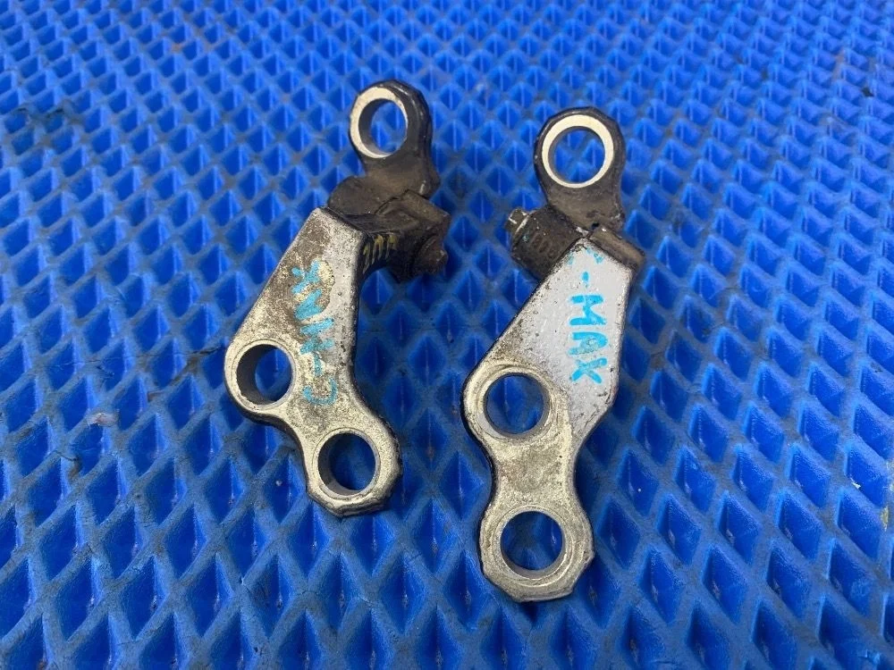 Петля двери Ford C-MAX I (2003—2007)