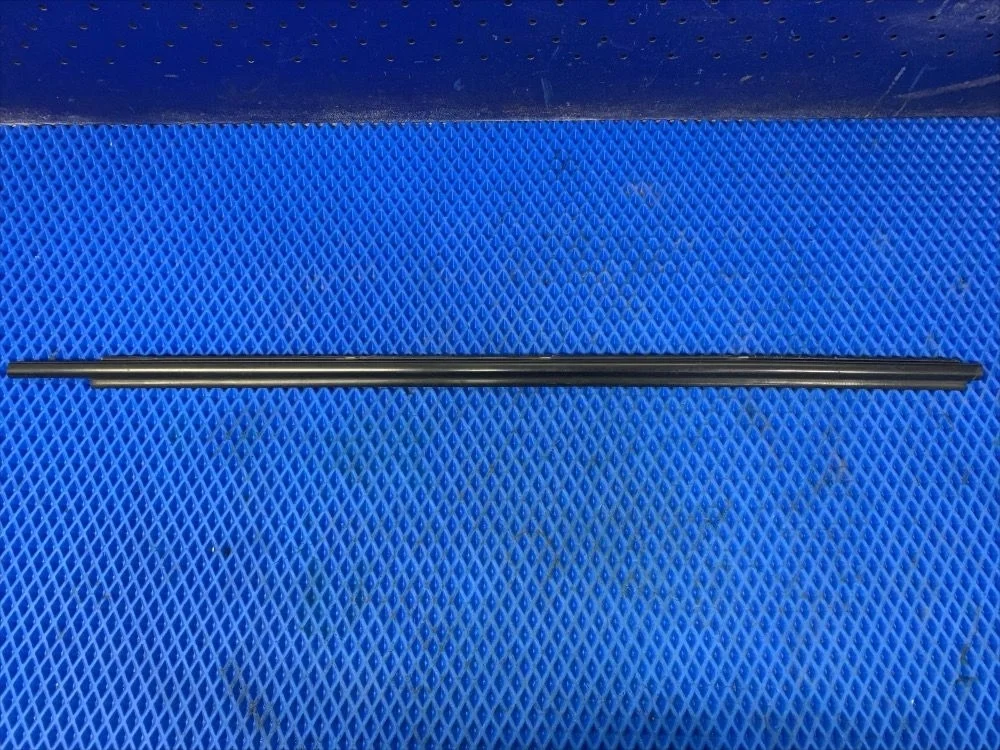 Бархотка двери Toyota Corolla X (2006—2010) б.у