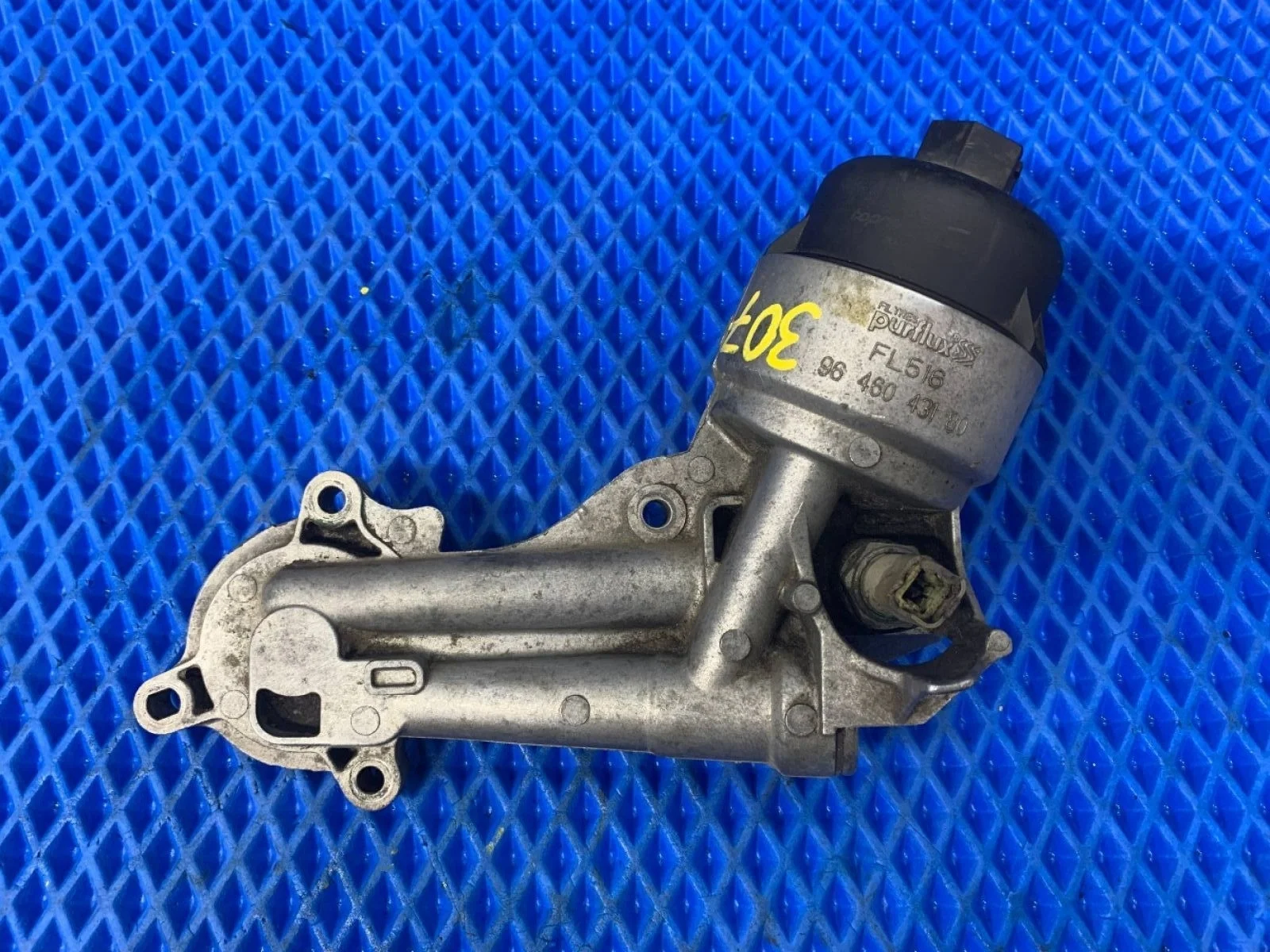 Корпус масляного фильтра Peugeot 307 3C рестайлинг (2005—2008) б.у