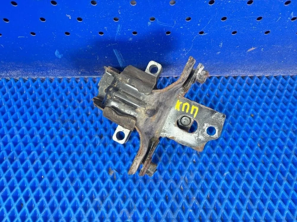 Опора КПП Volkswagen Polo V (2009—2015) б.у