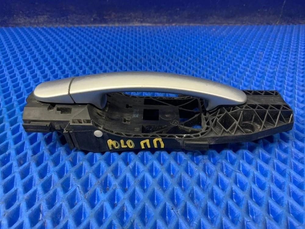 Ручка двери передней наружная правая Volkswagen Polo V (2009—2015) Volkswagen Polo V (2009—2015) MK5 5N0839167BGRU