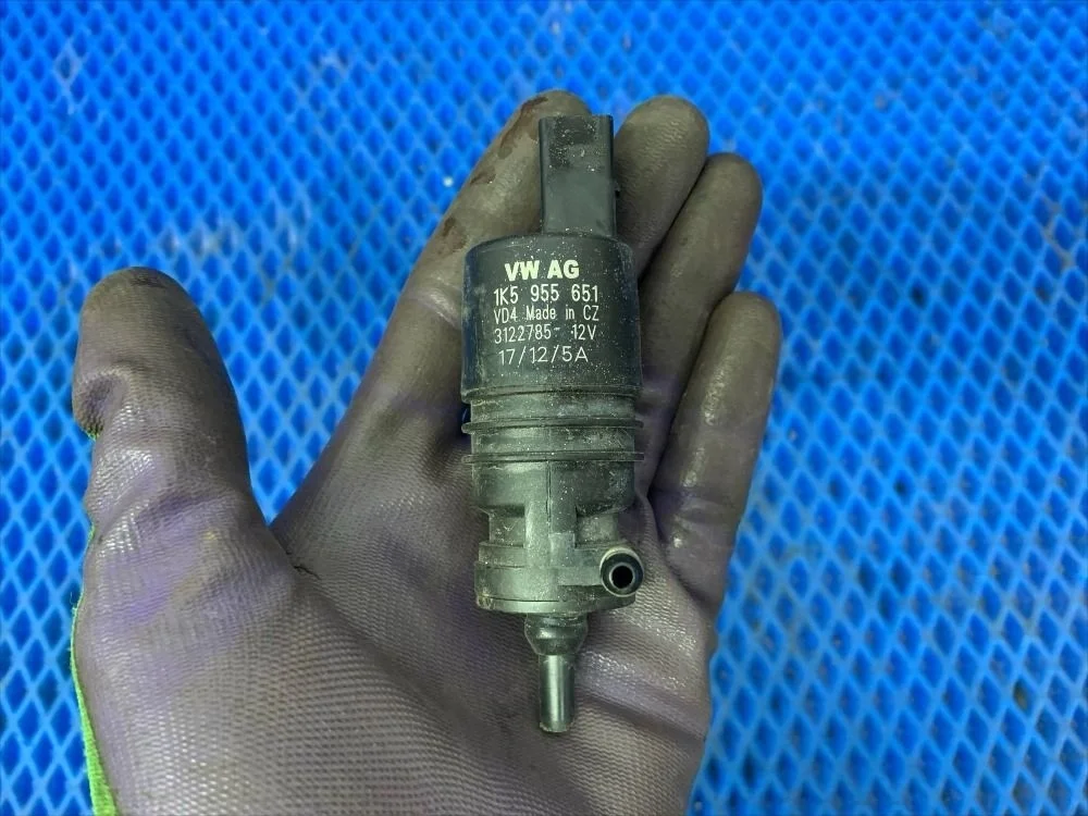 Насос омывателя лобового стекла Volkswagen Polo V (2009—2015) б.у