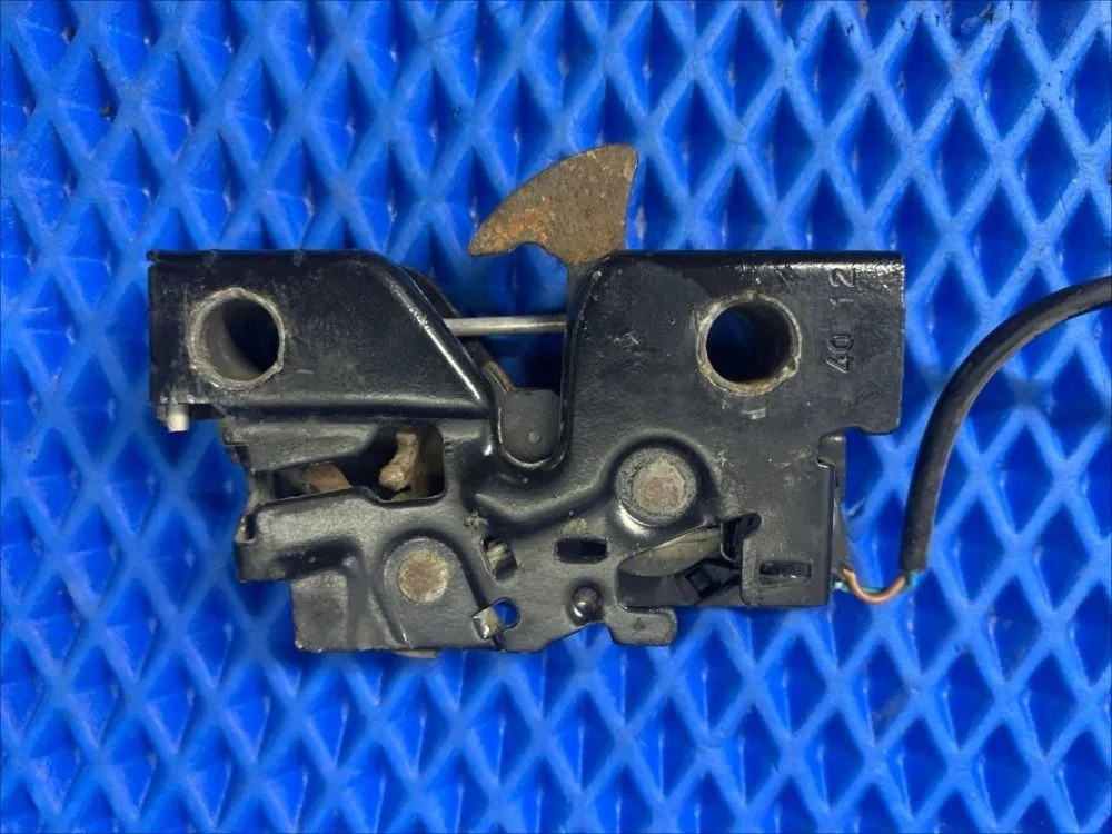 Замок капота Volkswagen Polo V (2009—2015) б.у