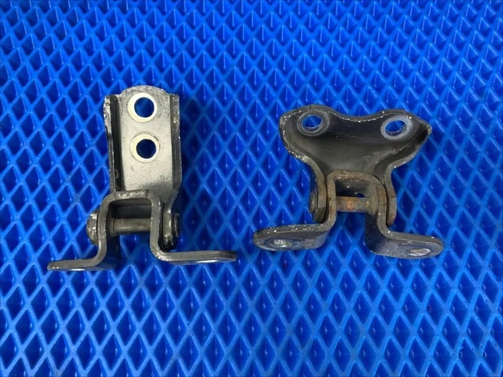 Петля двери Toyota Corolla X (2006—2010) б.у