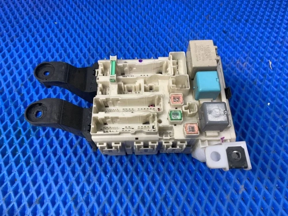 Блок предохранителей Toyota Corolla X (2006—2010) б.у