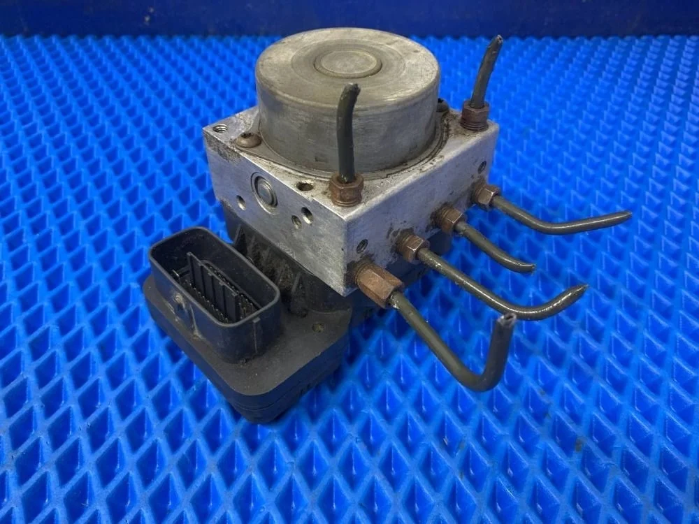 Блок ABS (насос) Toyota Corolla X (2006—2010) б.у