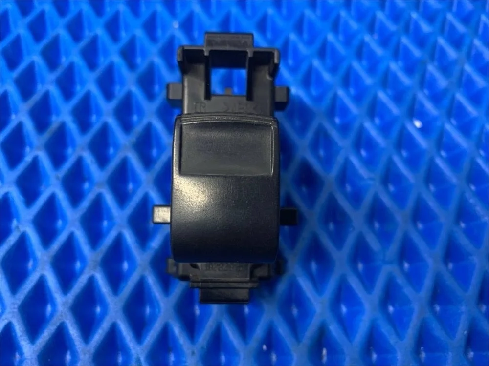 Кнопка стеклоподъемника Toyota Corolla X (2006—2010) б.у