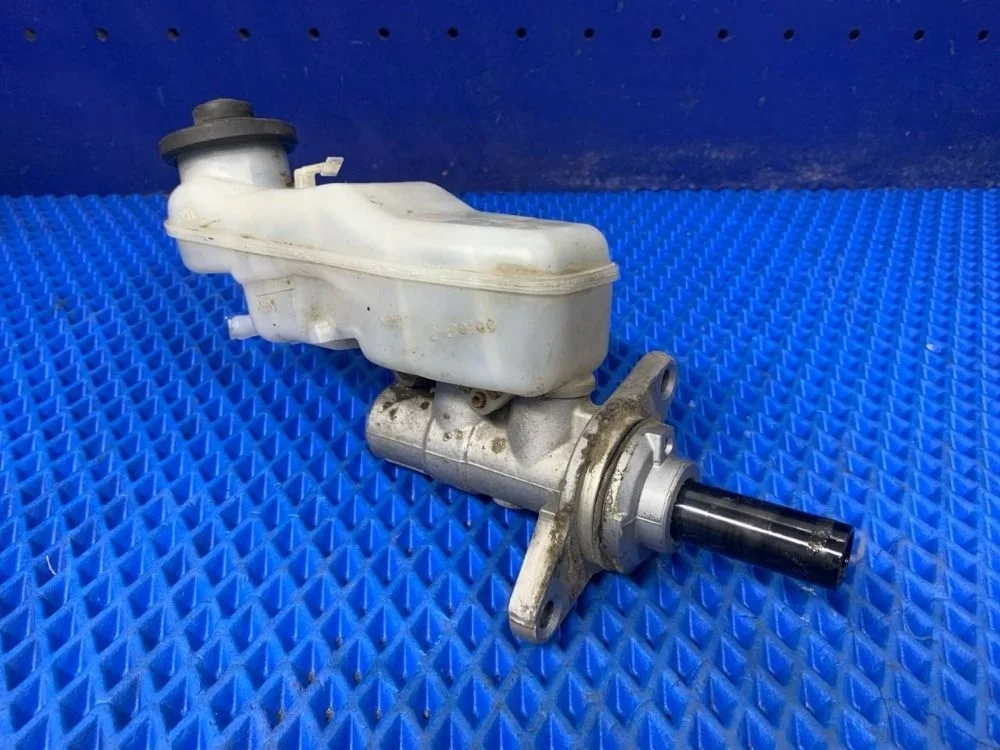 Цилиндр тормозной главный Toyota Corolla X (2006—2010) Toyota Corolla X (2006—2010) E150 47201-12A70