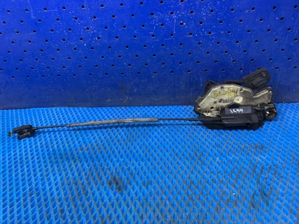 Замок двери передней левой Volkswagen Jetta VI (2010—2015) б.у