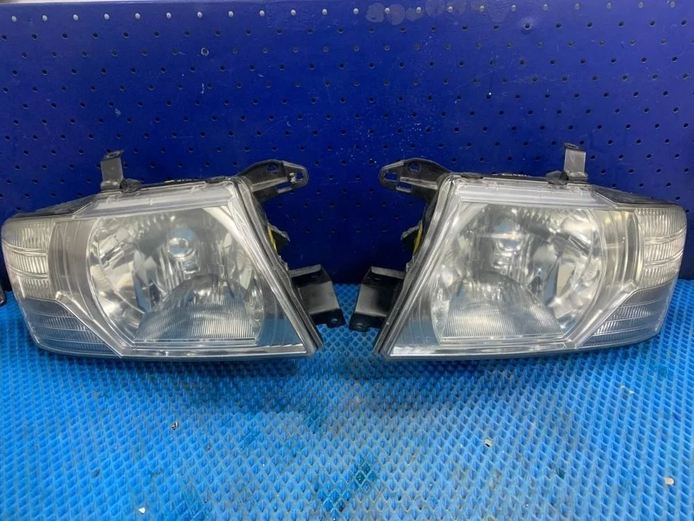 Фары комплект Mitsubishi Pajero III рестайлинг (2002—2006) б.у