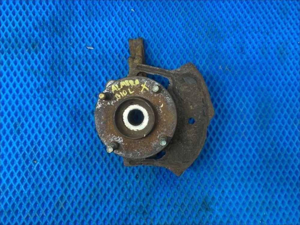 Кулак поворотный передний левый Nissan Almera Classic I (2006—2013) б.у