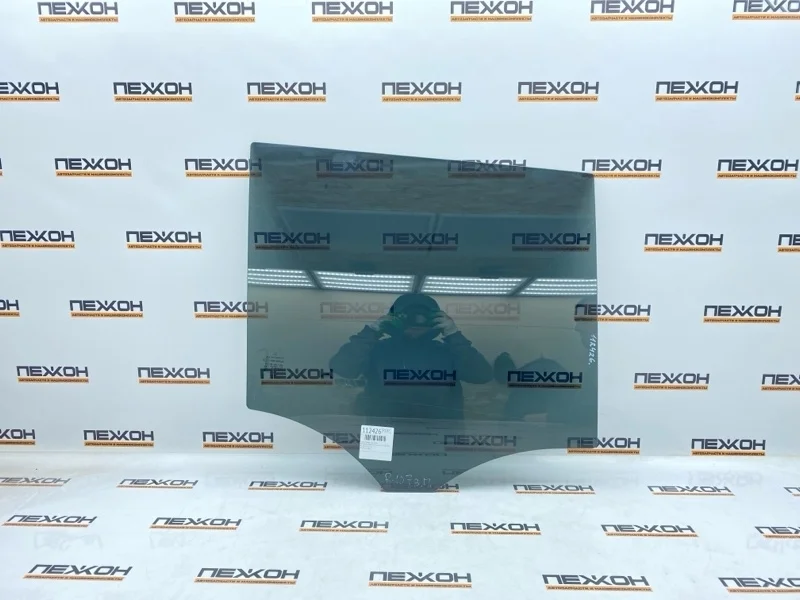 Стекло двери MERCEDES-BENZ GLS-Class 2017 A1667352610 X166 3.0 OM642 (D642826), заднее правое