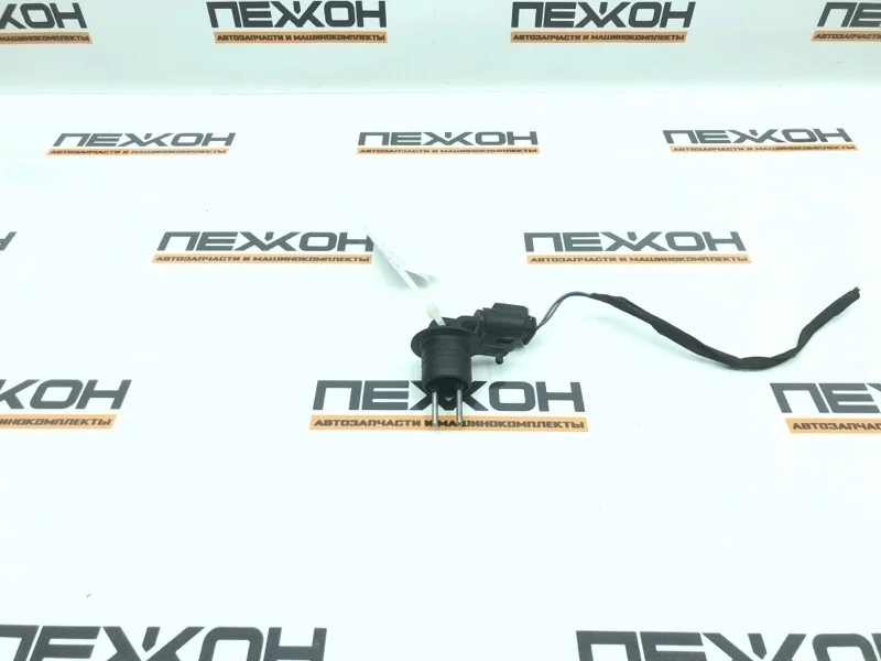 Датчик уровня жидкости бачка омывателя MERCEDES-BENZ CLS-Class 2015 A2218209110 C218 3.5 M276 (276.850)