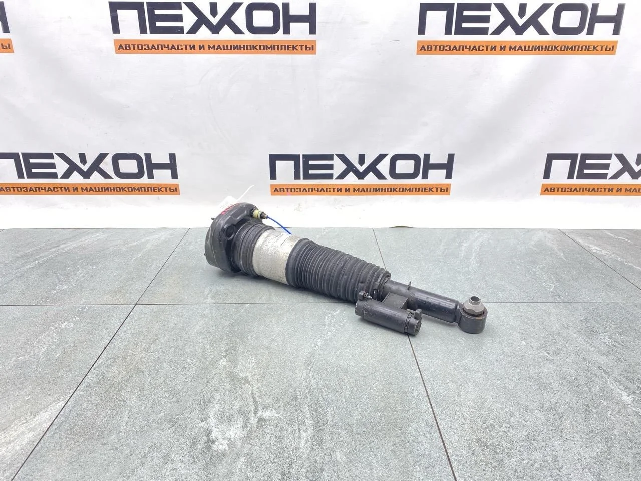 Амортизатор BMW 7-Series 2018 37107915954 G11 3.0 B57D30, задний правый