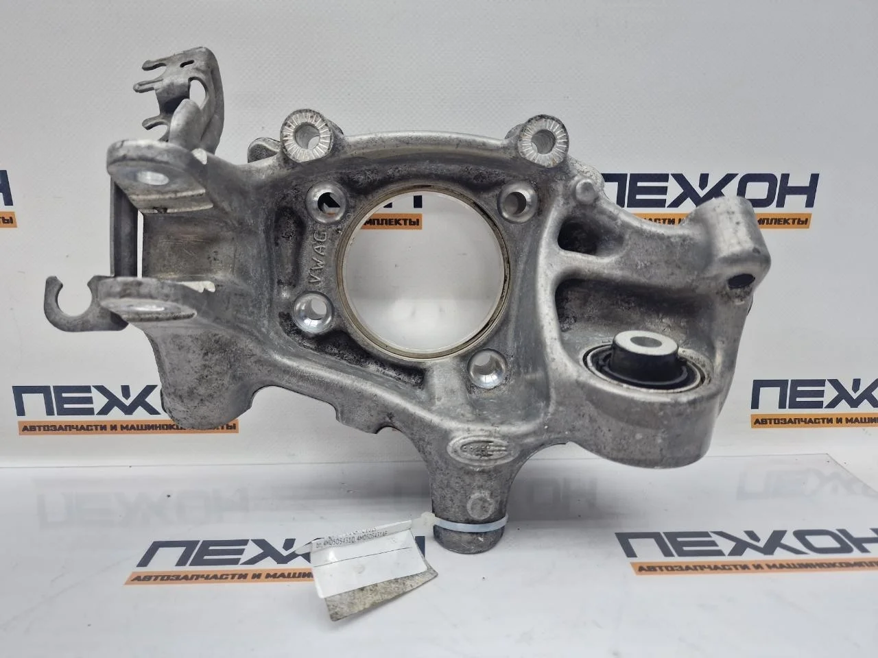 Кулак AUDI Q7 2015 4M0505431Q 4M 3.0 CRTC, задний левый