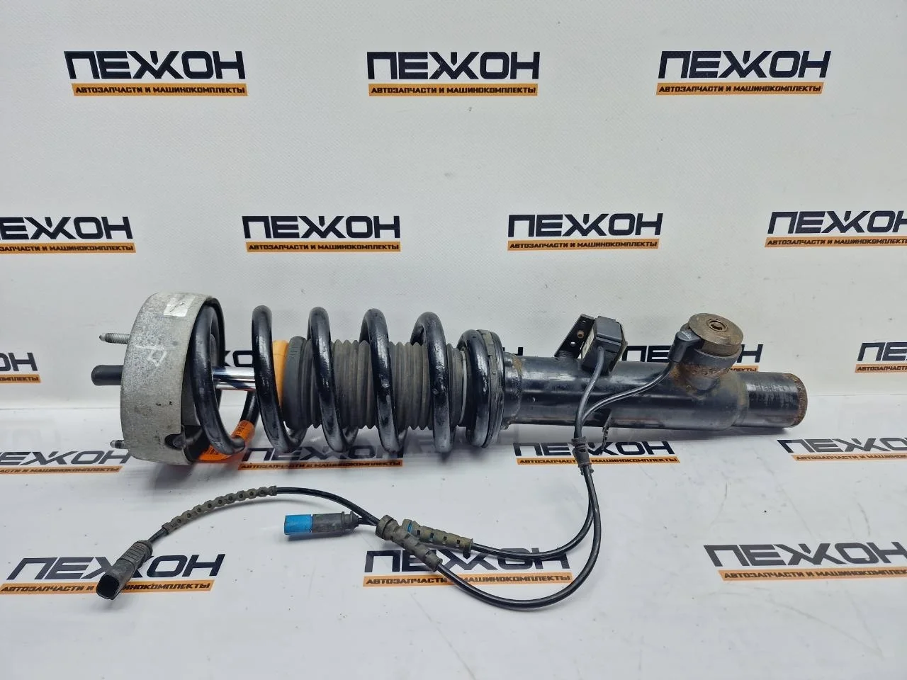 Амортизатор BMW X6 2015 37106875083 F16 3.0 N57D30A, передний левый