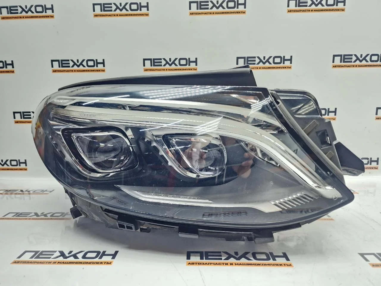 Фара MERCEDES-BENZ GLE-Class 2015 A1668201059 W166 3.0 OM642 (D642826), правая