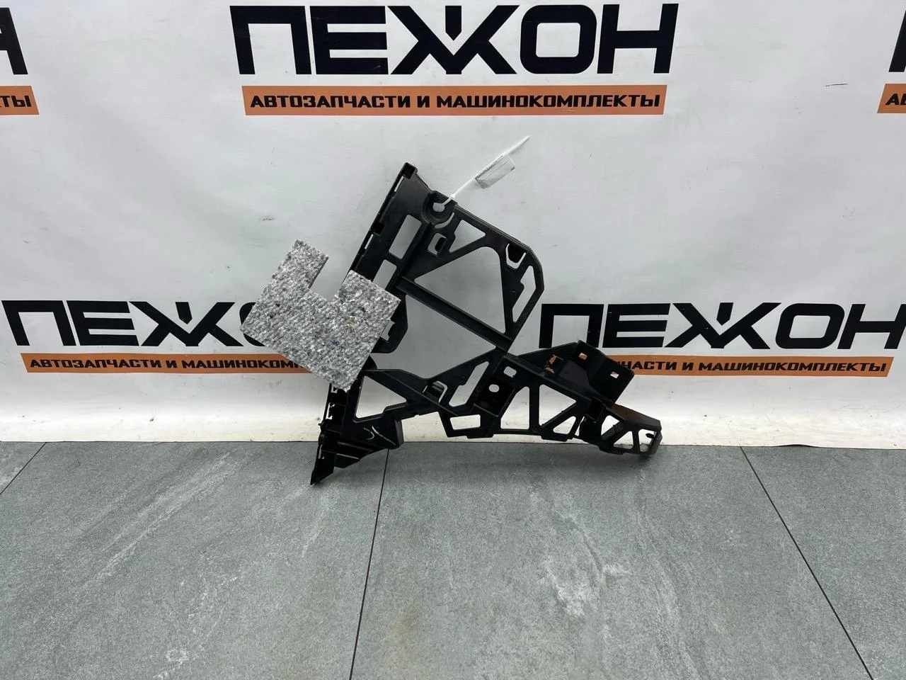 Кронштейн бампера MERCEDES-BENZ GLE-Class 2015 A1668801512 W166 3.0 OM642 (D642826), задний левый