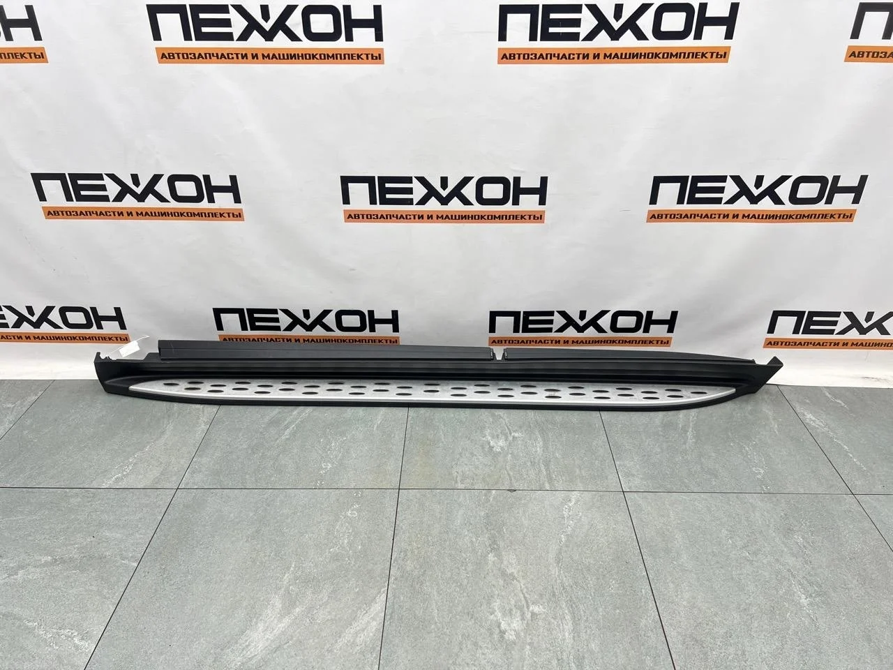 Подножка MERCEDES-BENZ GLS-Class 2017 A1666900075 X166 3.0 OM642 (D642826), левая